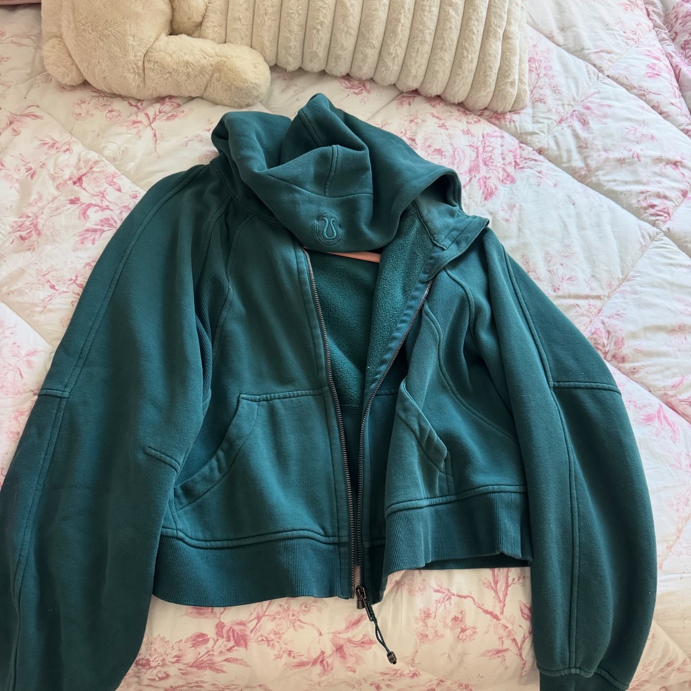 Green lululemon scuba